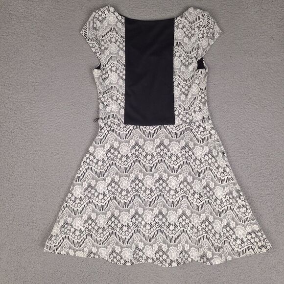 Candies Dress Womens Large White Floral Mini Embroidered‎ Scoop Neck - Picture 2 of 16